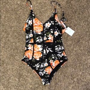 Floral new with tags one piece cupshe swim suit